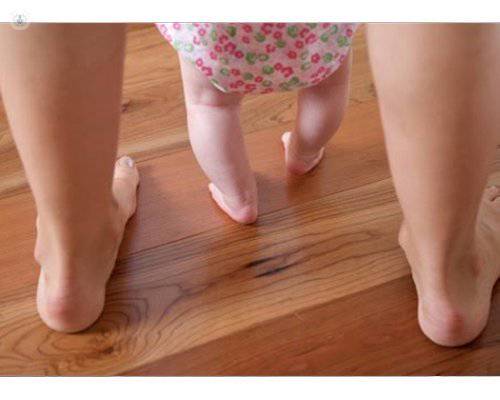كيف نُعالج تشوّهات الركبة عند الأطفال: الركبة الروحاء وتقوس الساقين